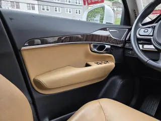 2016 Volvo XC90 T6 Momentum
