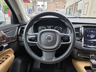 2016 Volvo XC90 T6 Momentum