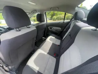 2013 Chevrolet Cruze LS Auto