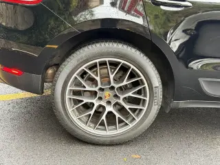 2017 Porsche Macan 