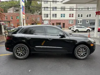 2017 Porsche Macan 