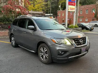 2019 Nissan Pathfinder SV