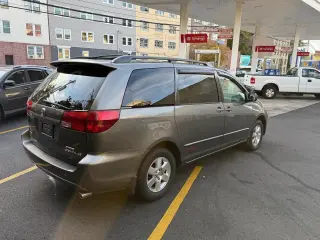 2005 Toyota Sienna CE