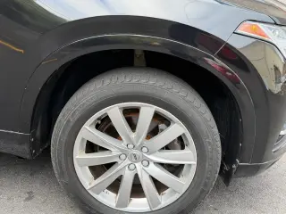 2017 Volvo XC90 Momentum