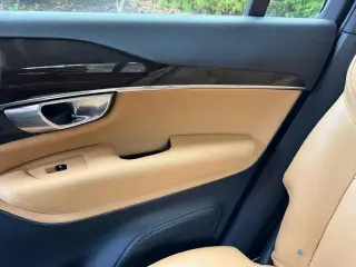 2017 Volvo XC90 Momentum