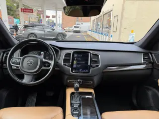 2017 Volvo XC90 Momentum