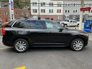 2017 Volvo XC90 Momentum
