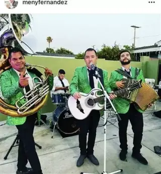 Grupo con Tuba 3239212602