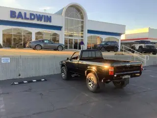 Toyota Pickup 1989 2dr Deluxe 4WD Standard Cab LB