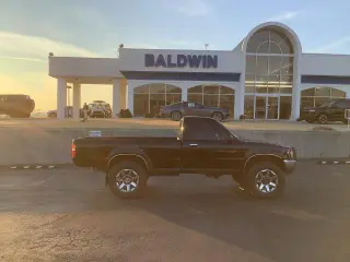 Toyota Pickup 1989 2dr Deluxe 4WD Standard Cab LB