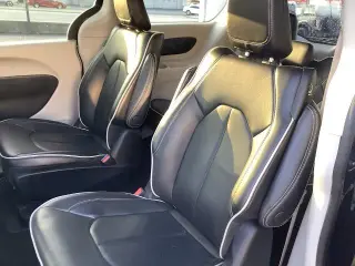 Chrysler Pacifica Plug-In Hybrid 2023 Limited 4dr Mini-Van