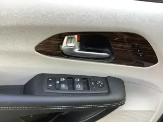 Chrysler Pacifica Plug-In Hybrid 2023 Limited 4dr Mini-Van