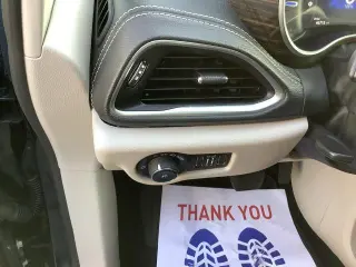 Chrysler Pacifica Plug-In Hybrid 2023 Limited 4dr Mini-Van