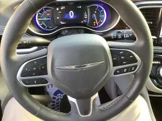 Chrysler Pacifica Plug-In Hybrid 2023 Limited 4dr Mini-Van