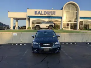 Chrysler Pacifica Plug-In Hybrid 2023 Limited 4dr Mini-Van