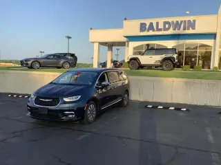 Chrysler Pacifica Plug-In Hybrid 2023 Limited 4dr Mini-Van