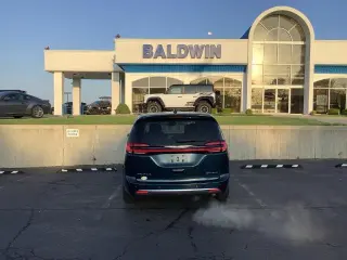 Chrysler Pacifica Plug-In Hybrid 2023 Limited 4dr Mini-Van
