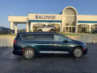 Chrysler Pacifica Plug-In Hybrid 2023 Limited 4dr Mini-Van