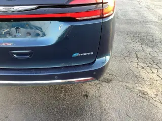 Chrysler Pacifica Plug-In Hybrid 2023 Limited 4dr Mini-Van