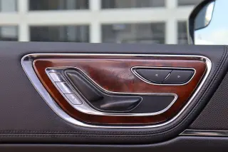 2018 Lincoln Continental Premiere