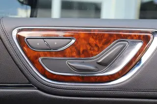 2018 Lincoln Continental Premiere
