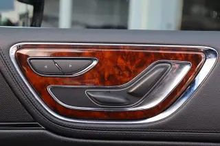 2018 Lincoln Continental Premiere