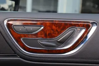 2018 Lincoln Continental Premiere