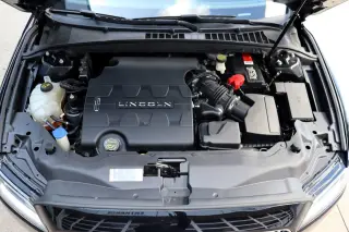 2018 Lincoln Continental Premiere