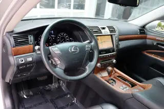 2010 Lexus LS 460 