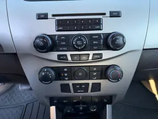 2009 Ford Focus SES