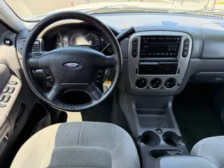 2005 Ford Explorer XLT