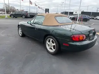Mazda MX-5 Miata 1999 2dr Convertible