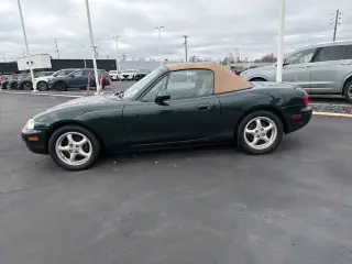 Mazda MX-5 Miata 1999 2dr Convertible