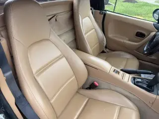 Mazda MX-5 Miata 1999 2dr Convertible