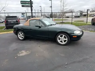 Mazda MX-5 Miata 1999 2dr Convertible