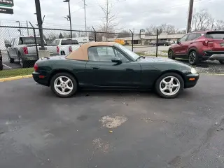 Mazda MX-5 Miata 1999 2dr Convertible