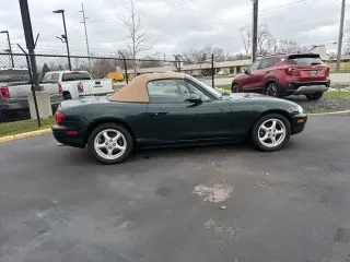 Mazda MX-5 Miata 1999 2dr Convertible