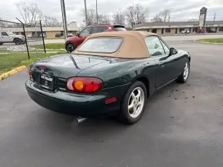 Mazda MX-5 Miata 1999 2dr Convertible