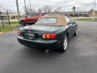 Mazda MX-5 Miata 1999 2dr Convertible