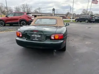 Mazda MX-5 Miata 1999 2dr Convertible
