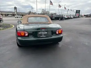 Mazda MX-5 Miata 1999 2dr Convertible
