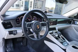 2018 Porsche Panamera 4