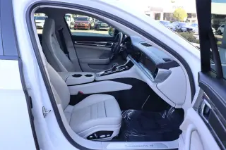 2018 Porsche Panamera 4