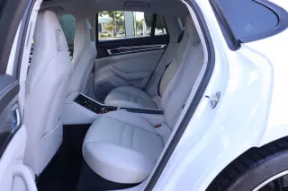 2018 Porsche Panamera 4