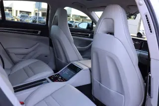 2018 Porsche Panamera 4