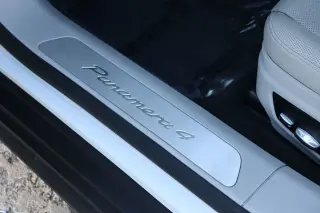 2018 Porsche Panamera 4