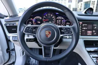 2018 Porsche Panamera 4