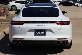 2018 Porsche Panamera 4