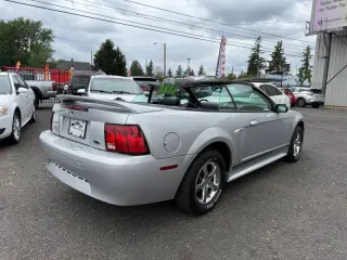 2000 Ford Mustang