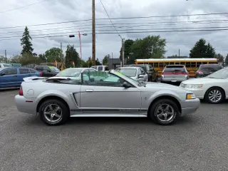 2000 Ford Mustang